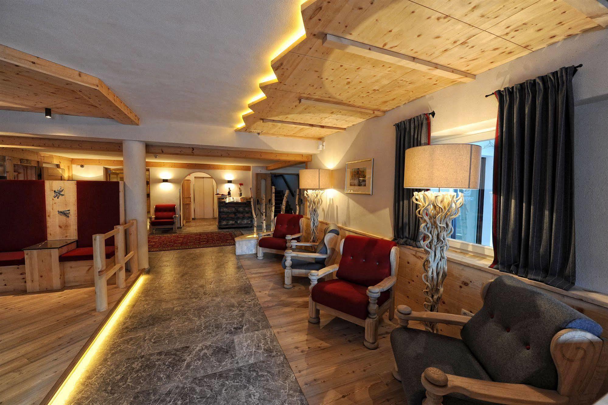 Hotel Teresa San Vigilio Di Marebbe Esterno foto